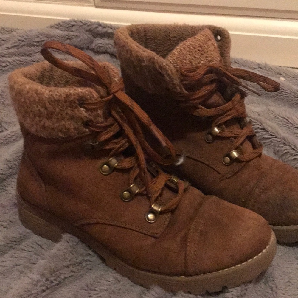 Beige army boot